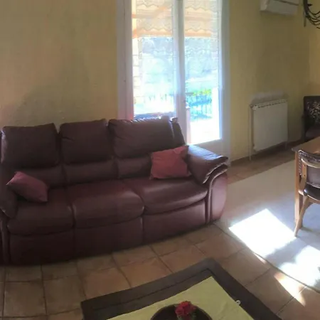 Maison Avec Piscine A *